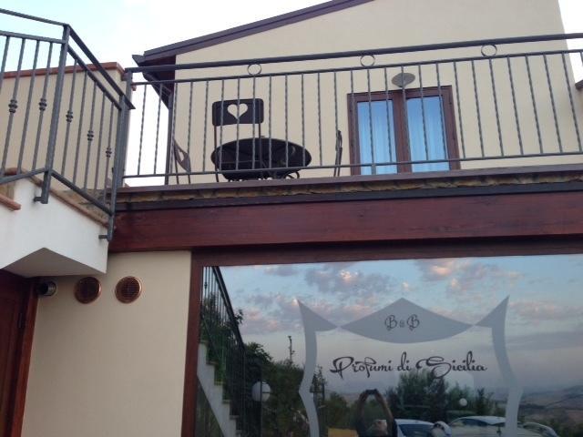 B&B Profumi Di Sicilia Сан-Катальдо Экстерьер фото